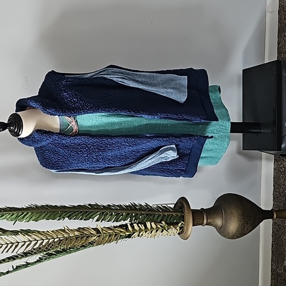 LuLaRoe Randy Heather Green Body with Heather Blue Sleeves Baseball Tee - Picture 2 of 14